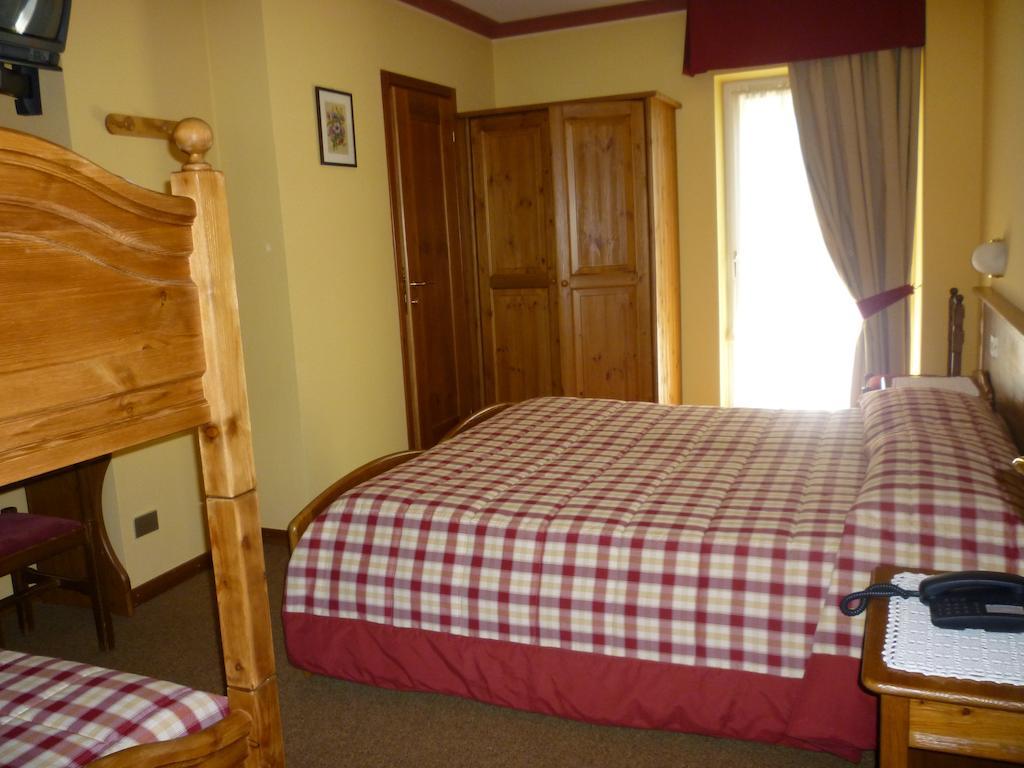 Hotel I Rododendri ヴァルフルヴァ 部屋 写真