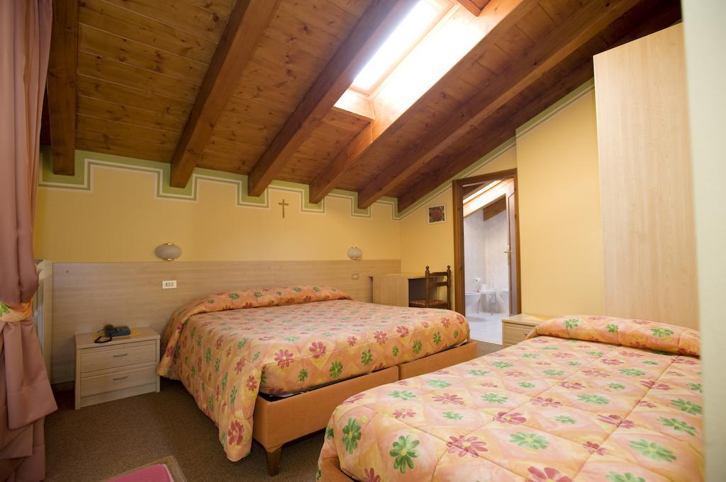 Hotel I Rododendri ヴァルフルヴァ 部屋 写真