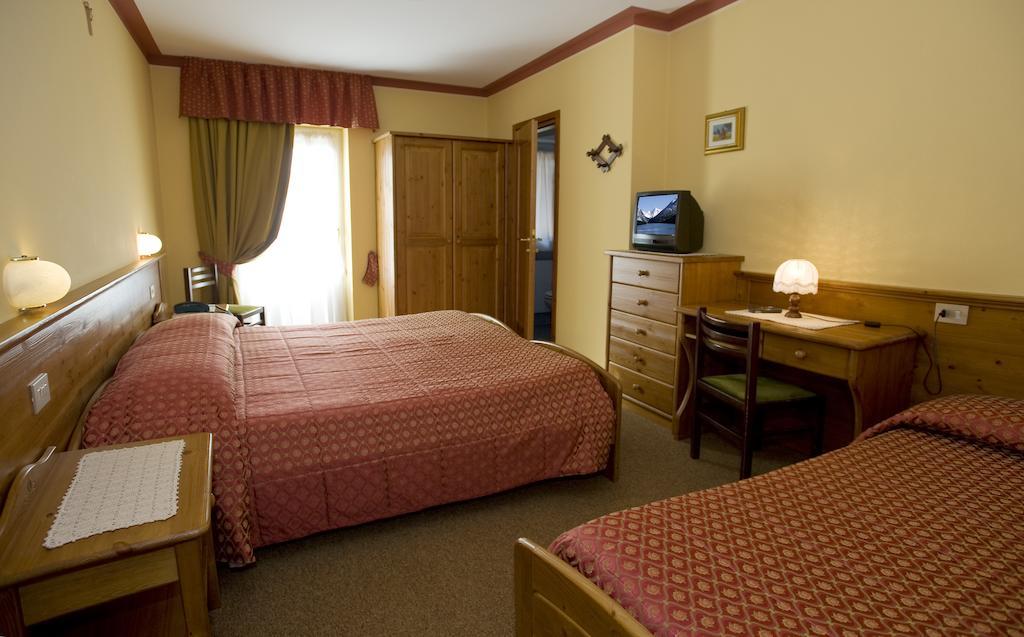 Hotel I Rododendri ヴァルフルヴァ 部屋 写真