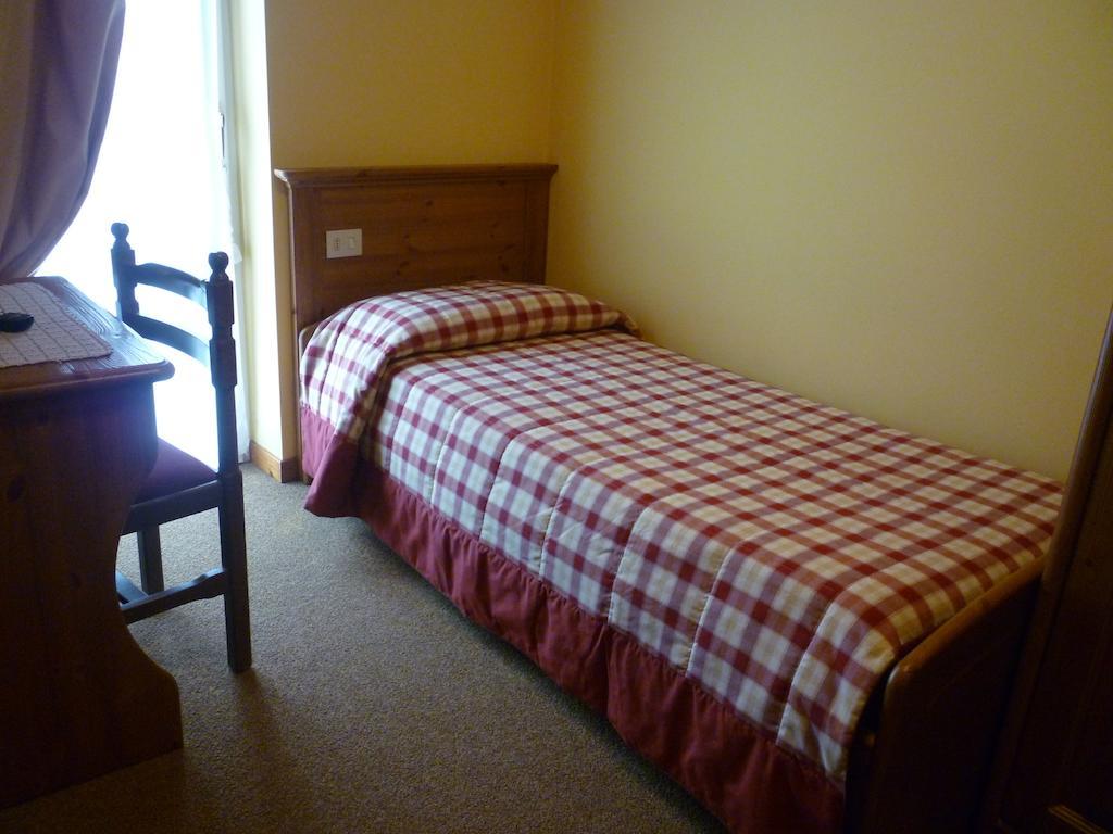 Hotel I Rododendri ヴァルフルヴァ 部屋 写真