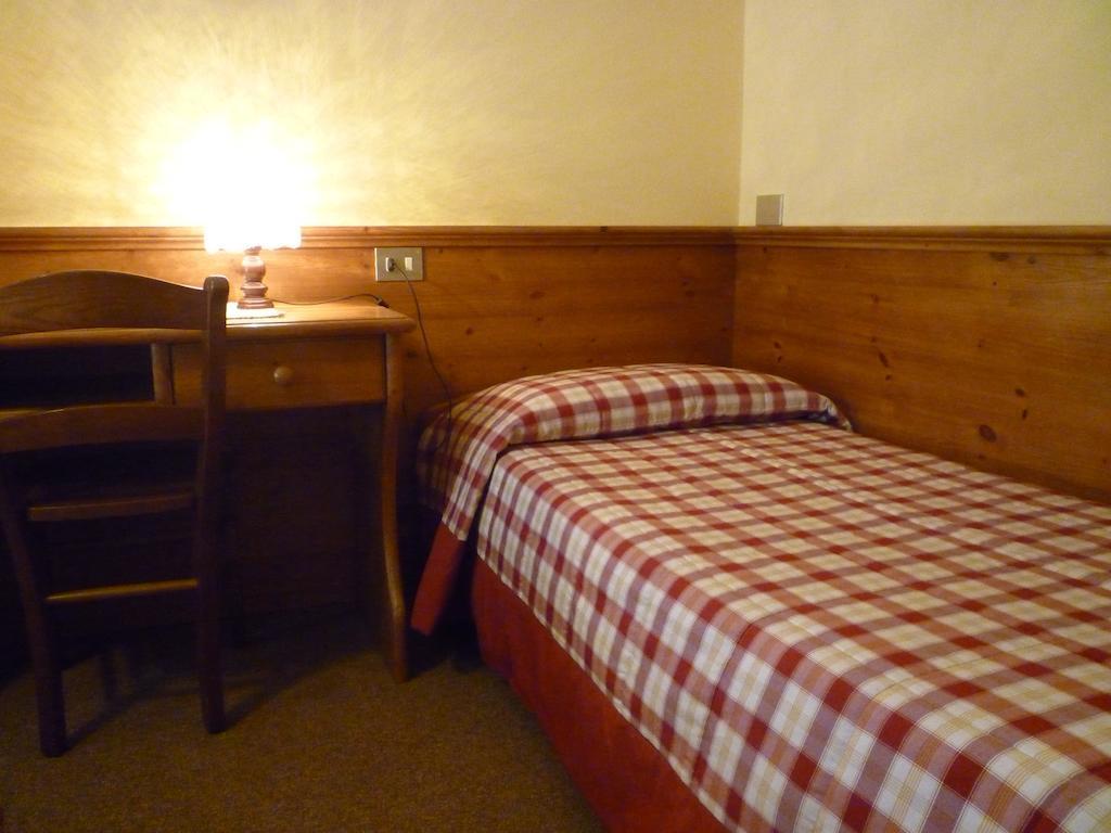 Hotel I Rododendri ヴァルフルヴァ 部屋 写真