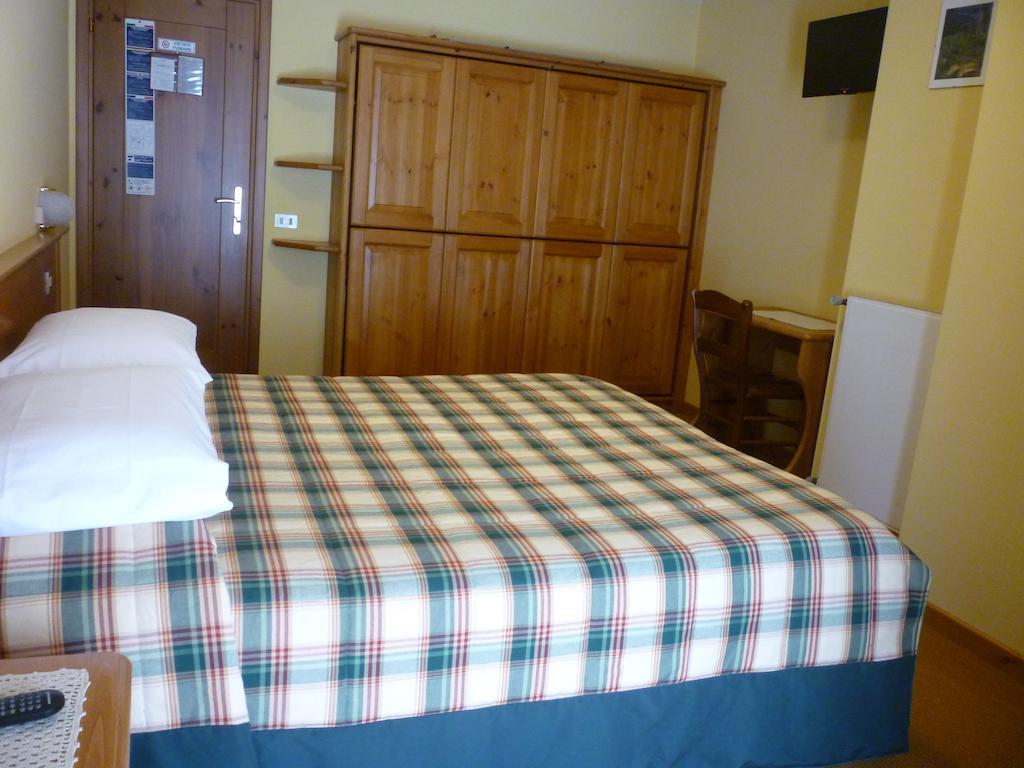 Hotel I Rododendri ヴァルフルヴァ 部屋 写真