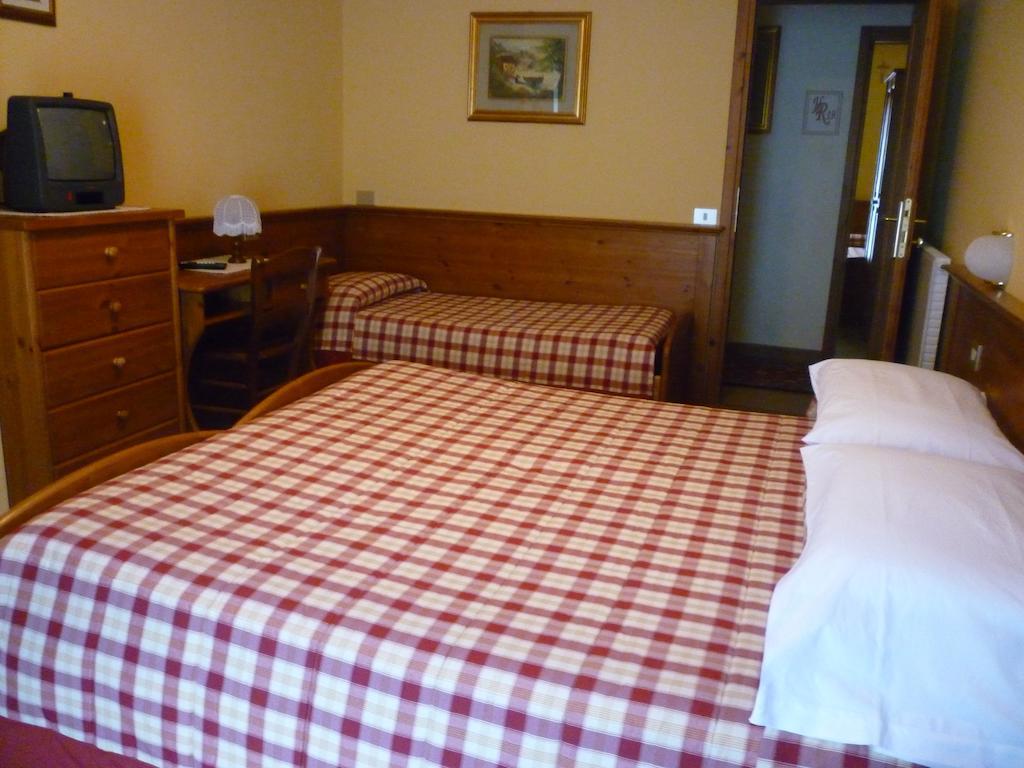 Hotel I Rododendri ヴァルフルヴァ 部屋 写真